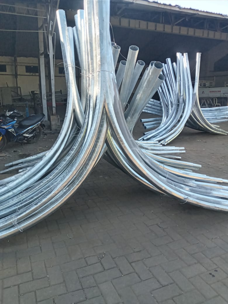 Tiang PJU Oktagonal Dobel Arm Parabol Tinggi 7 meter