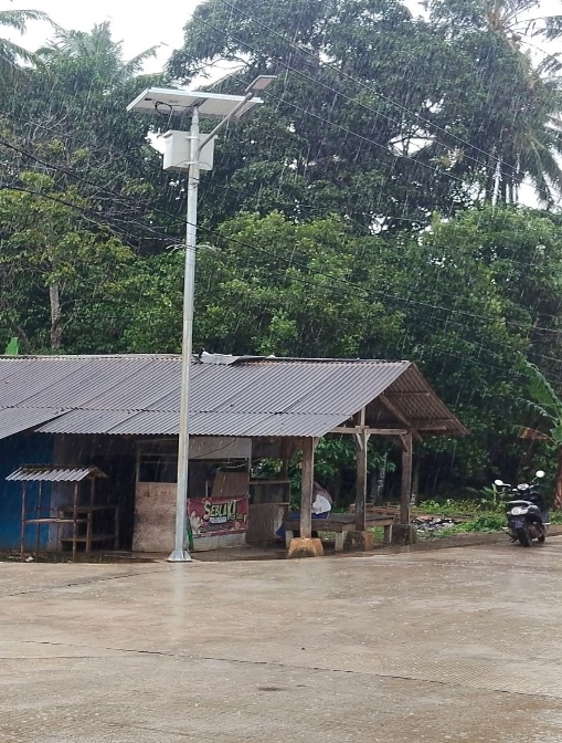 Tiang PJU tenaga surya Oktagonal Singlel Arm Tinggi 7 meter