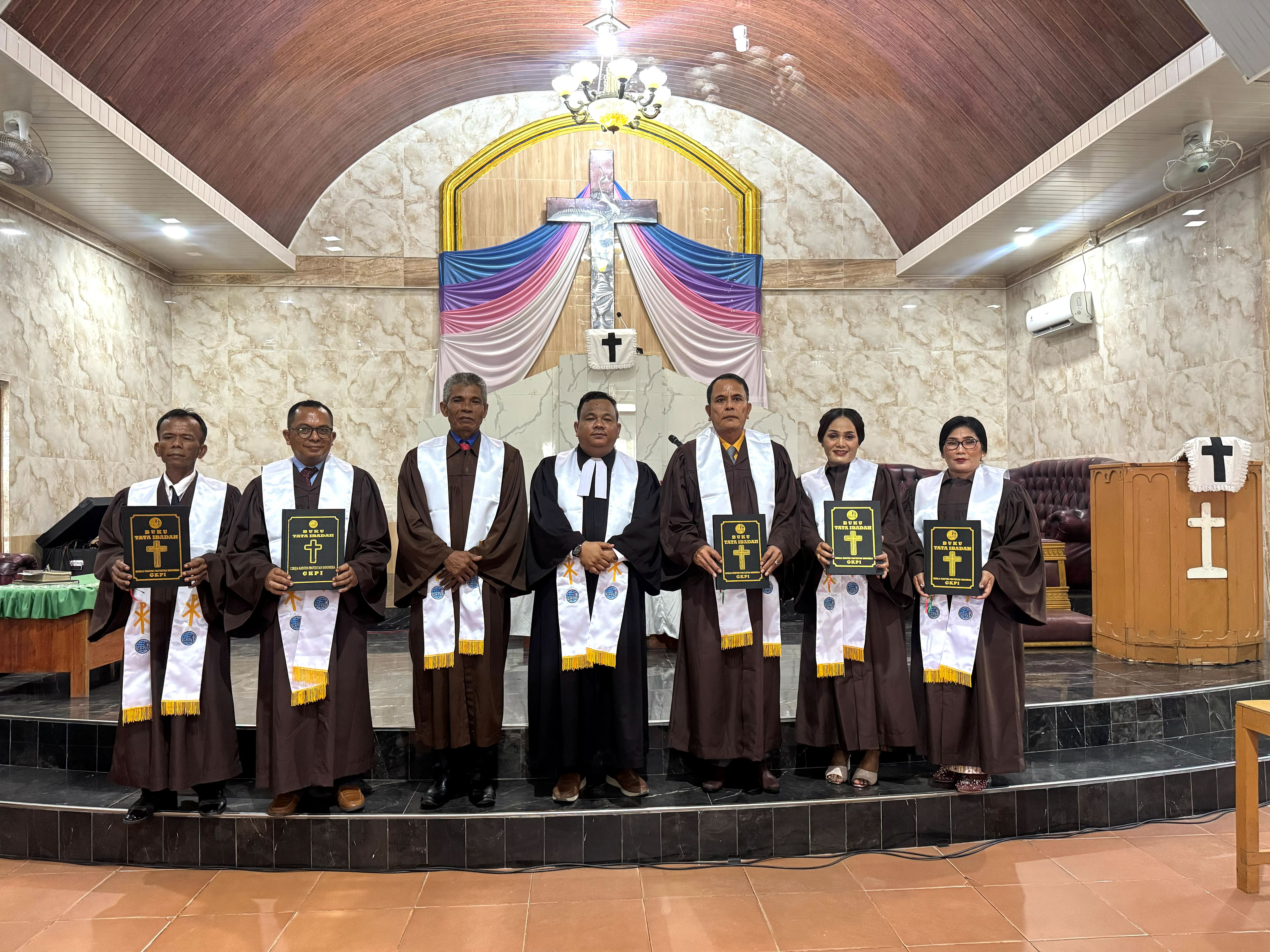 PENAHBISAN PENATUA,20 APRIL 2025 YANG MENAHBISKAN PdT. PEPRY CANDRA SIMANUNGKALIT, M.Th
